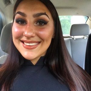 Meet your Posher, Tia